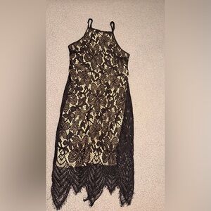 Forever 21 Black and Cream Lace One Shoulder Dress